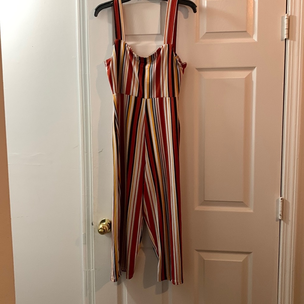 This jumpsuit is a large and it’s stretchy